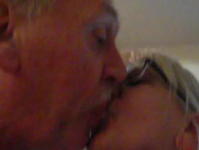 Heißes Ficken und Pissen mit lecker Sperma