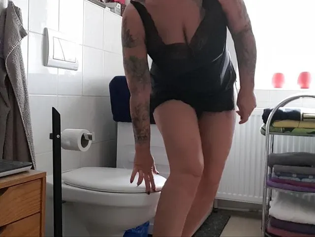 Morgens Pipi ungeschminkt