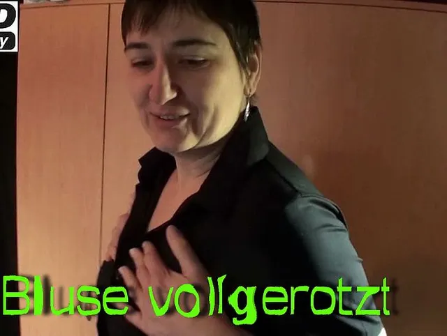 Bluse vollgerotzt