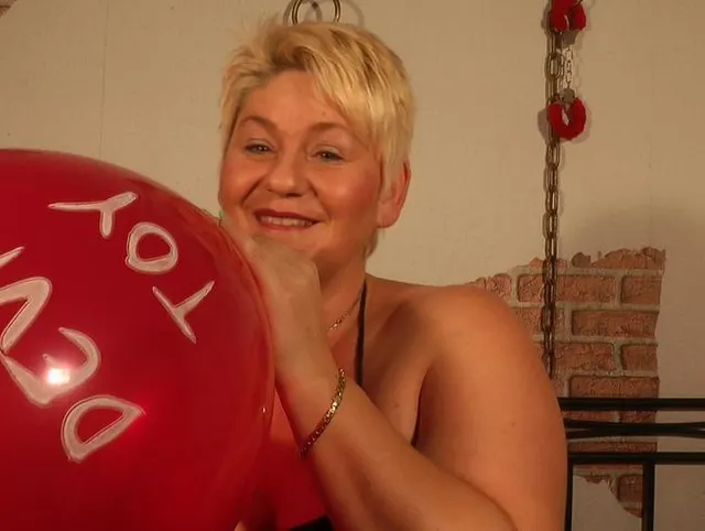 Knallroter Ballon