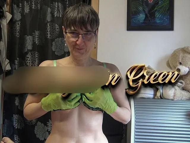 Blowjob in Green