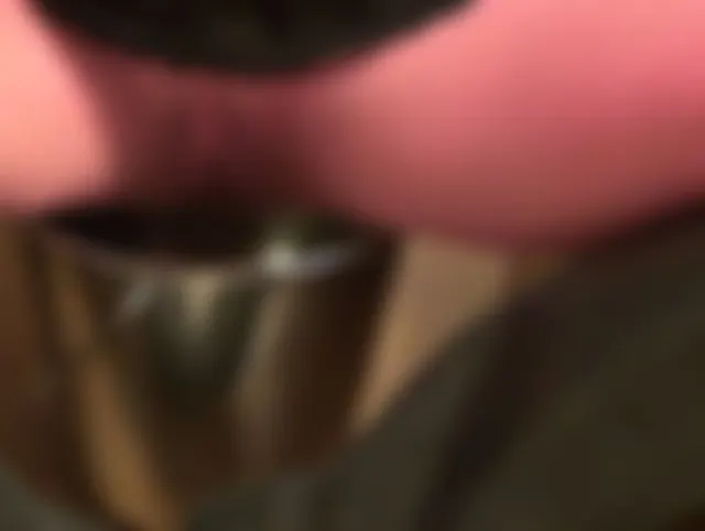 geil gepisst in pinker Netzleggins