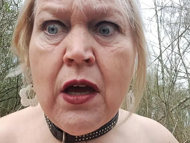 Deine Frau fickt anal im Kaufhaus