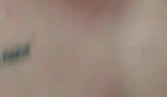 masajeando mis tetas con crema parte 1