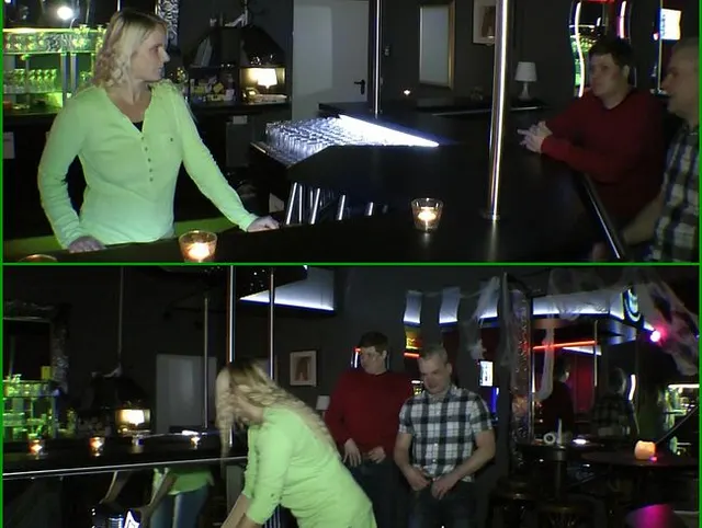 2 Schwänze an der Bar endsaftet