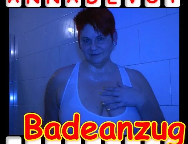Durchsichtiger BADEANZUG unter der DUSCHE