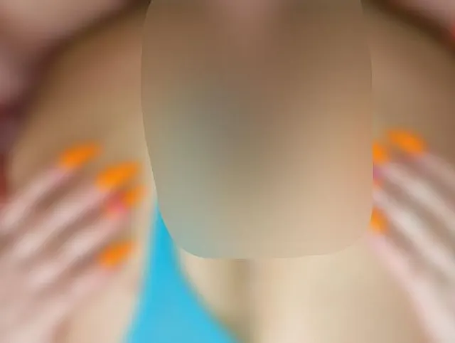 Big-Ass MILF hat einen Creampie von einer Jungfrau bekommen