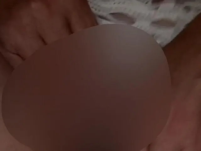 Haarige Muschi eingeseift und dann gepisst