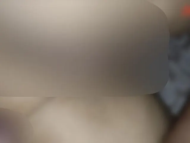 Muschi mit Sperma gefüllt