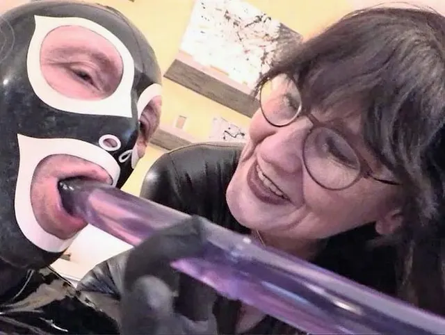 Maul Fotze Gerda lernt blasen ( Wichsanleitung)