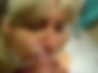 Mega Cumshot in die Fresse