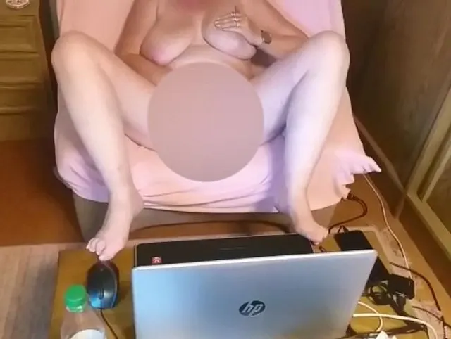 ganz allein vor der webcam