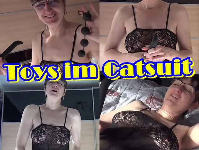 Toys im Catsuit