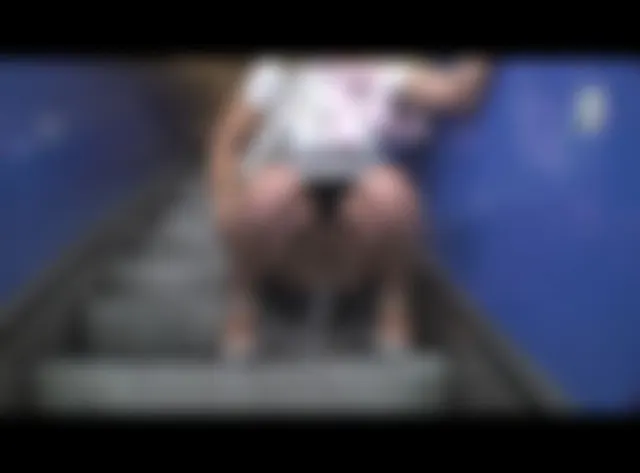 ***PISSEN***U-BAHN ROLLTREPPE MARIENPLATZ***