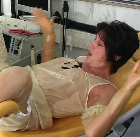 Anal Faustfick beim Doc