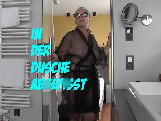 In der Dusche abgepisst