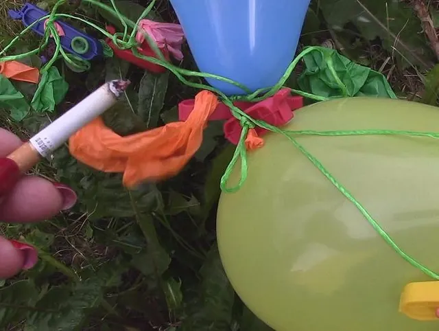 Ballons mit der Zigarette gepopped !! Teil 2
