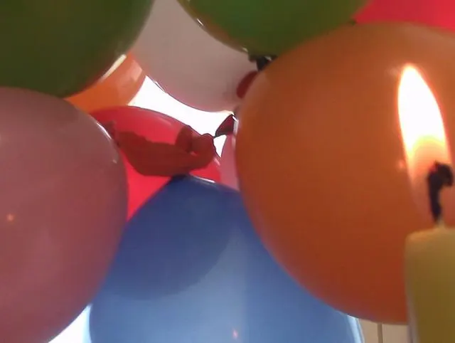 Ballons mit Kerze gepopped !