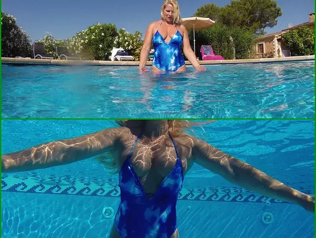 Mit neuem Badeanzug im Pool