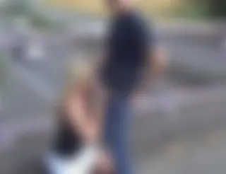 Publik auf der Autobahnbrücke
