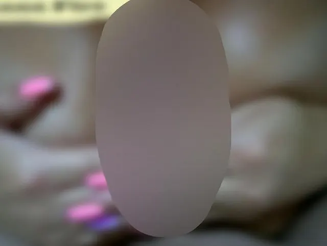 Geölter Tittenjob und Cumshot auf Brüste