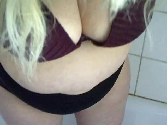 Spermaflecken im Slip weg gepisst