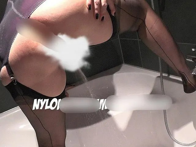 Nylonstute im Pissrausch