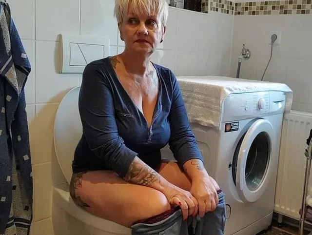 sitzend gepinkelt