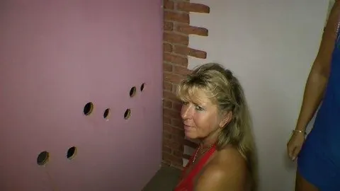 Die BlowJob Wand....steck Deinen Schwanz hinein...