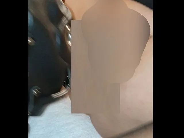 Ein MDH User fickt mich mit einem Gesichtsmaskendildo