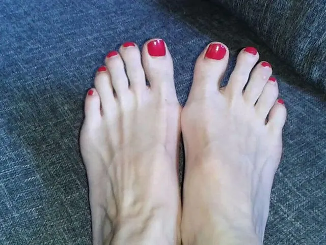 SEXY FÜSSE. ..ROT LAKIERT