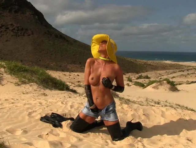Nanalou masburbating & sucking at the beach in Cabo Verde in her Arollo boots