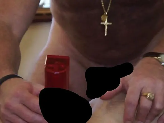 Masturbieren mich mit einem großen vibrierenden Dildo