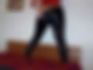Fick mich..! Das Geile! Leggins mit roten high heels..!!!