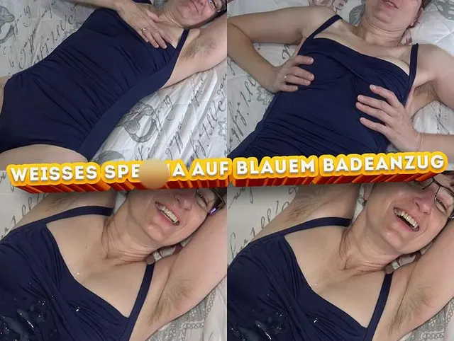 Weisses Sperma auf blauem Badeanzug