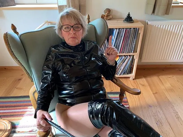 Im Lackbody mit den neuen Overknees