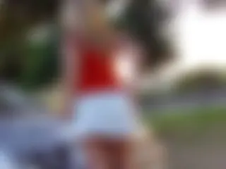 OUTDOOR.) Geil PiPI auf der straBe  mit Vorbeifahrende Autos.)