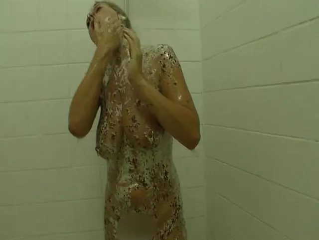 nach der schokoattake in der dusche