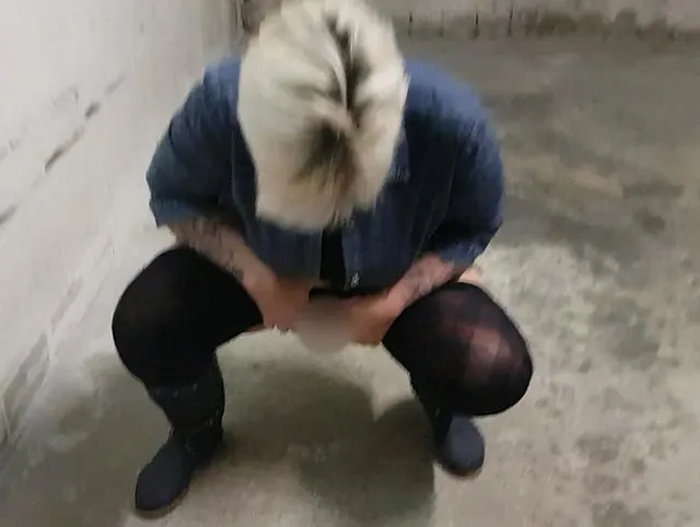 schöne große Pisspfütze