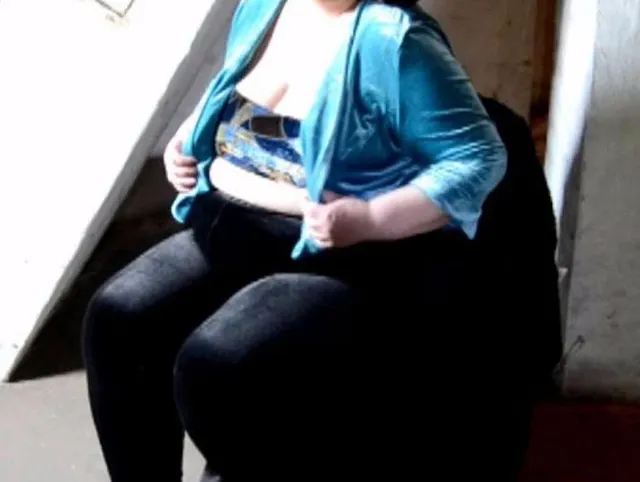 Pralle Titten in Samt BH