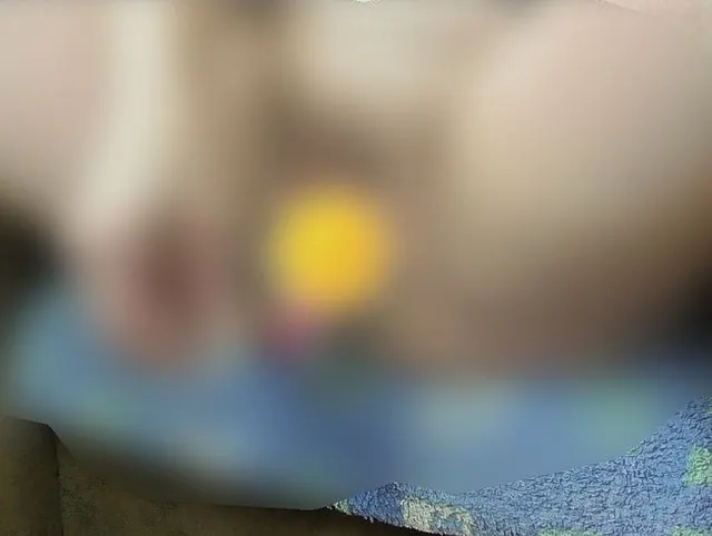 Geile Milf penetriert ihre Harnröhre...