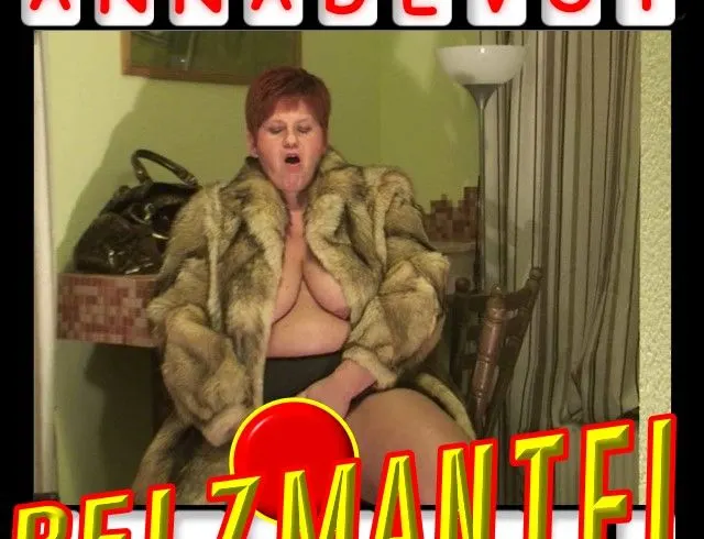 FETISCH - im PELZMANTEL masturbiert