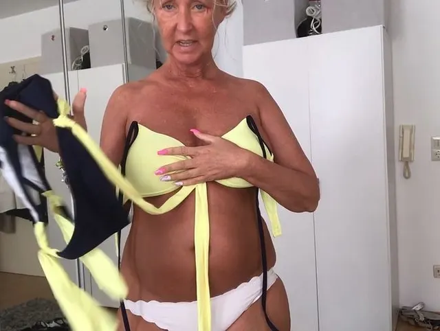Bikini-Show! Ich brauche deine Hilfe! Bikini oder gleich nackt?