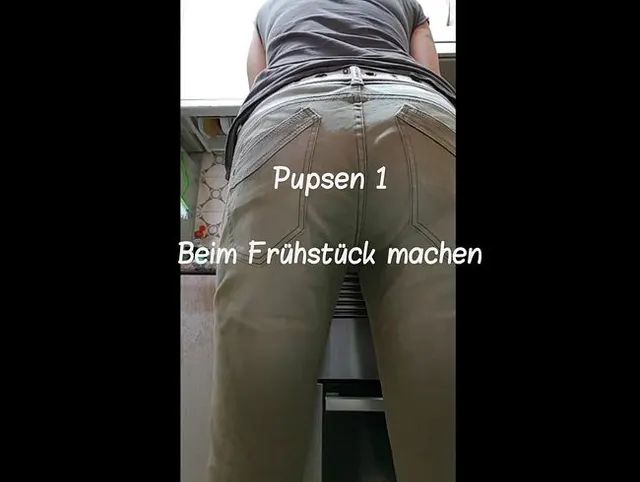 Pupsen 1: Beim Frühstück machen