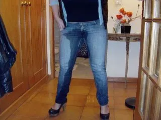 HOT PISS IN MY JEANS...!!!