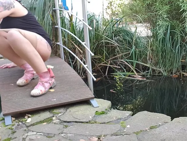 auf der Teichbrücke des Nachbarn gepisst