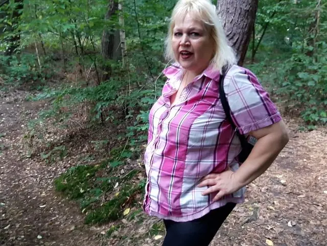 Ich Miststück piss und furz im Wald