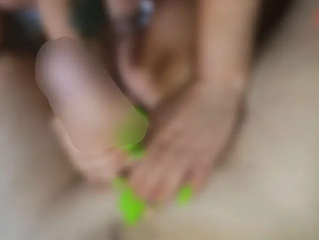 Lange Nägel Fetisch Stiefmutter fickt mit Creampie