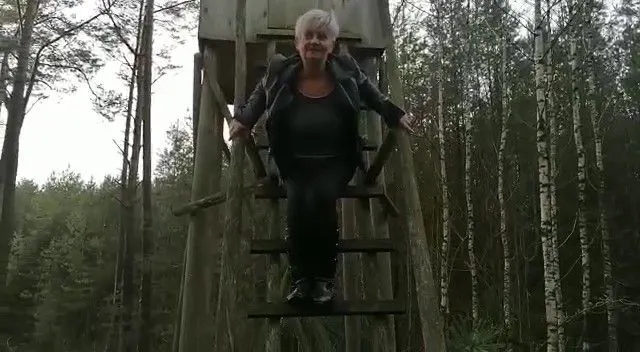 gepinkelt vom Hochsitz
