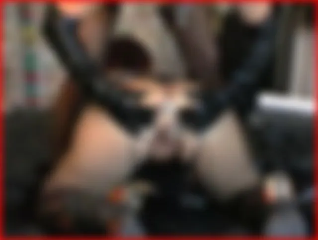 Arsch und Fotze hardcore mit Dildos gefickt - Als Zofe vorgeführt